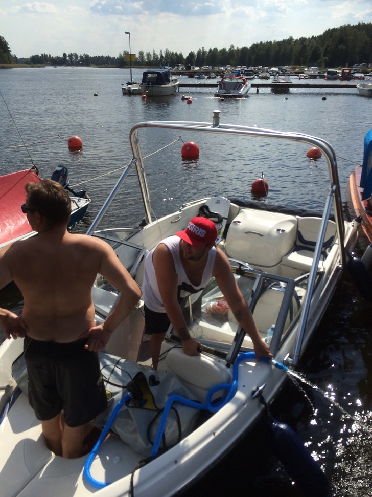 Förbereder en fet wakeskate dag:). Foto: Petra Bladin. Åkare: Emil Fält & Anders Asp.