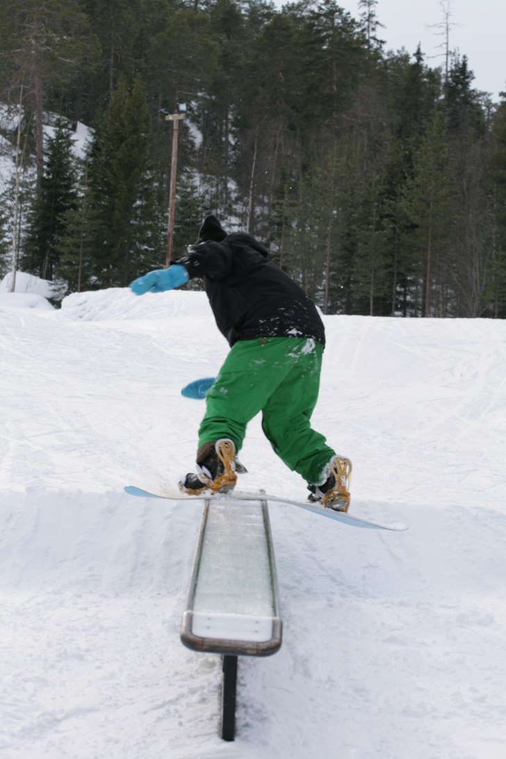 ingen bra bild kanske, men kolla brädan ! haha. Foto: Jonathan Hallvede. Åkare: Martin Byström.