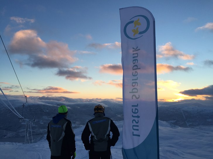 3 april.
Fine forhold i bakken.  Turløype på fje.