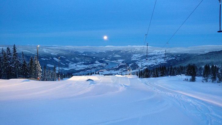Morgenstund har snø i munn
En nydelig blåtime i .
