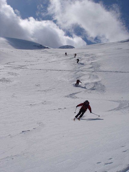 drawing the crew's line. Foto: one of us. Åkare: takaju team.