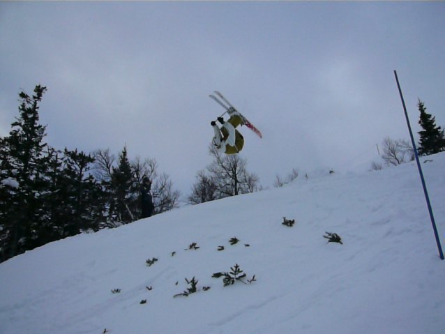 En av mina första sideflips.. Foto: Jesper Wikberg. Åkare: Carl Thorsander.