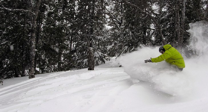 Mats åker lite i skogen i Duved efter en rejäl p. Foto: Viktor Bjurlid. Åkare: Mats Domargård.