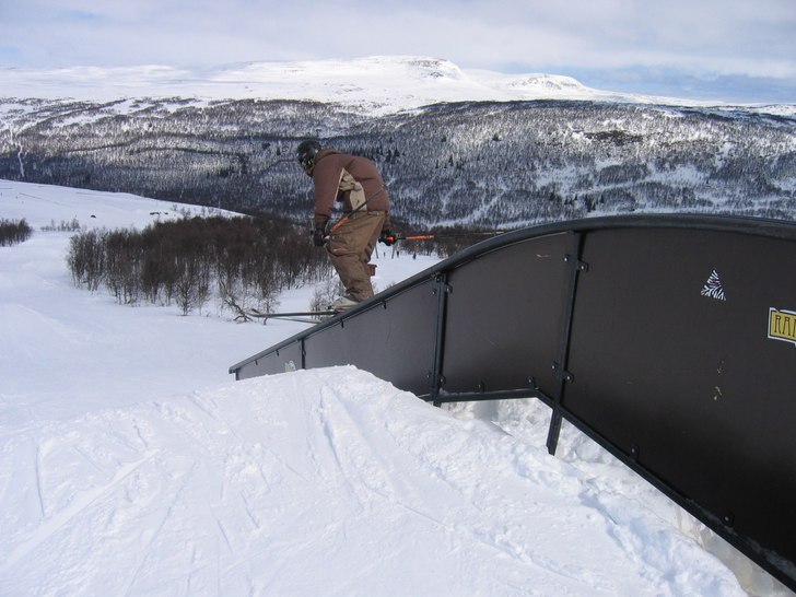 Åker på regnbågen. Foto: Rasmus. Åkare: Jeppe.