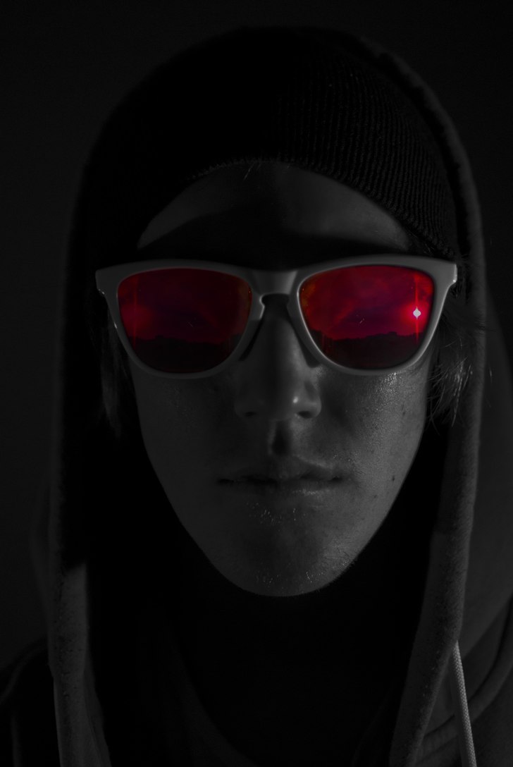 tog en läslampa och en riktigt dålig golvlampa o. Foto: Mikael Bergsten (jag). Åkare: Rasmus Sunesson (Raaz).