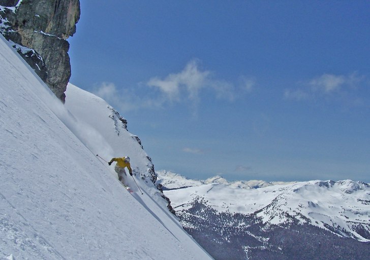 Medans vi tog den här bilden kom två snowboardå. Foto: Santiago Fisas. Åkare: Mikael Thorn.