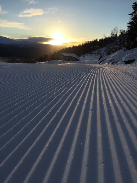 Mandag 27.02
Mandag morgon er det lettskya pent ve.