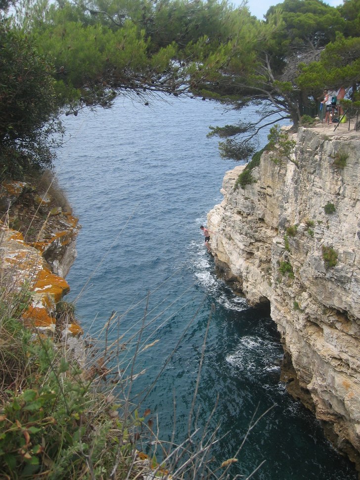Hitta en skönt hoppställe i kroatien,  ~ 16 m. Foto: Andreas Holm.