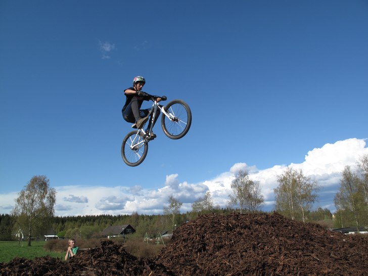 Hopp. Foto: Carl-Johan Carlsson. Åkare: Erik Söderqvist.