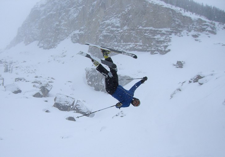 gamla gubbar bör låta bli att försöka tricka i. Foto: jonas åkerlind. Åkare: anders lindgren.