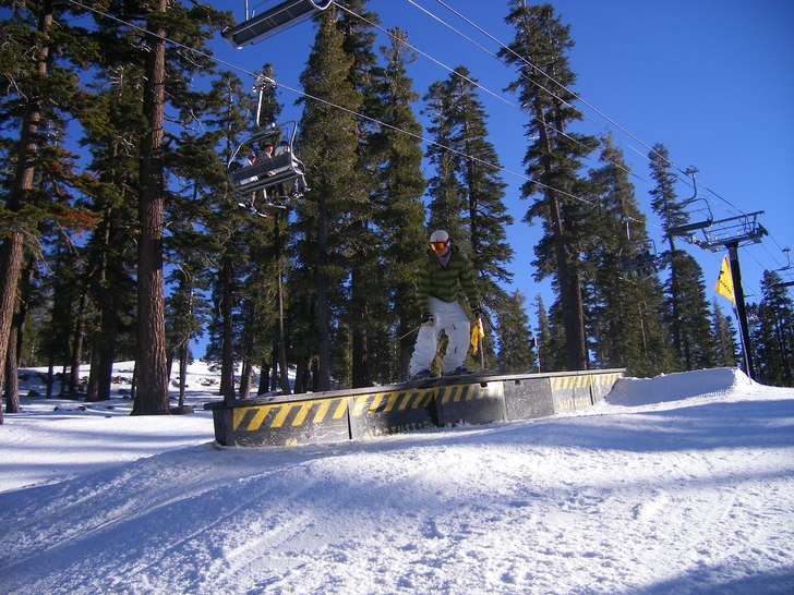 tidigt på säsongen i northstar, sjuk park iallaf. Foto: Inga Jabara. Åkare: Petter Nyholm.
