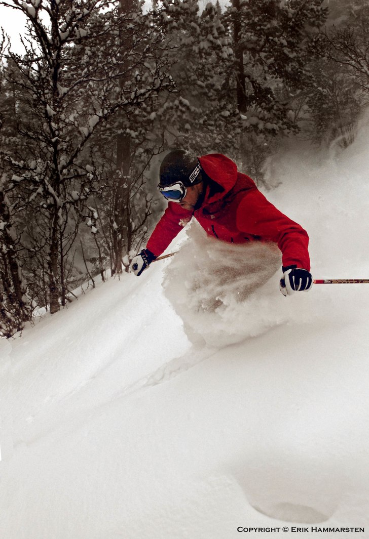 Chrippa leter puder. Foto: Erik Hammarsten. Åkare: Christian Eriksson.