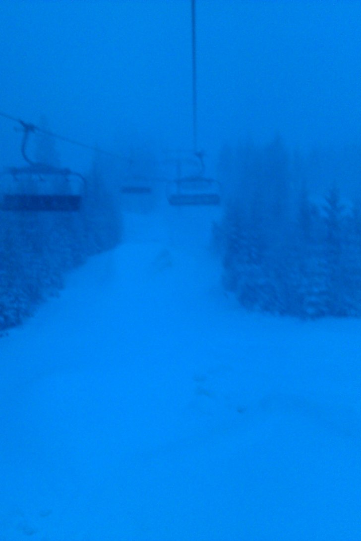 Grisväder; Snöfall, snökanonsdimma och motvind..