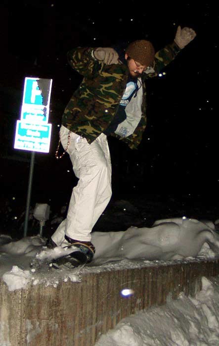 snowsk8 50-50 to 36kickflip... . Foto: L'Aska. Åkare: myself.