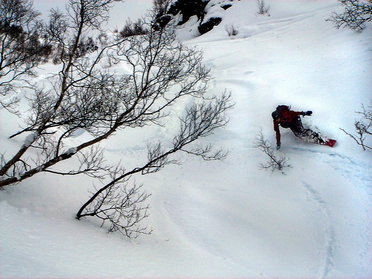 Skön offpist i Stranda. Foto: Ola Oskarsson. Åkare: Erik Oskarsson.