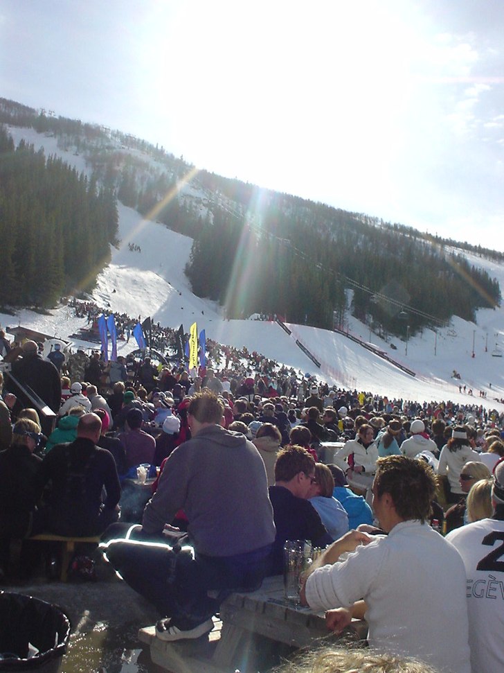 Det er afterski i hemsedal!! Påsken 05. 40 000 me. Foto: Stine. Åkare: Alle.