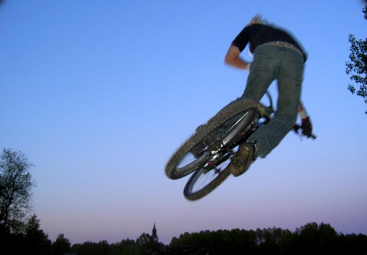 vi var ute och fotade en fin tisdags kväll. Foto: niclas olsson. Åkare: johan lantz.