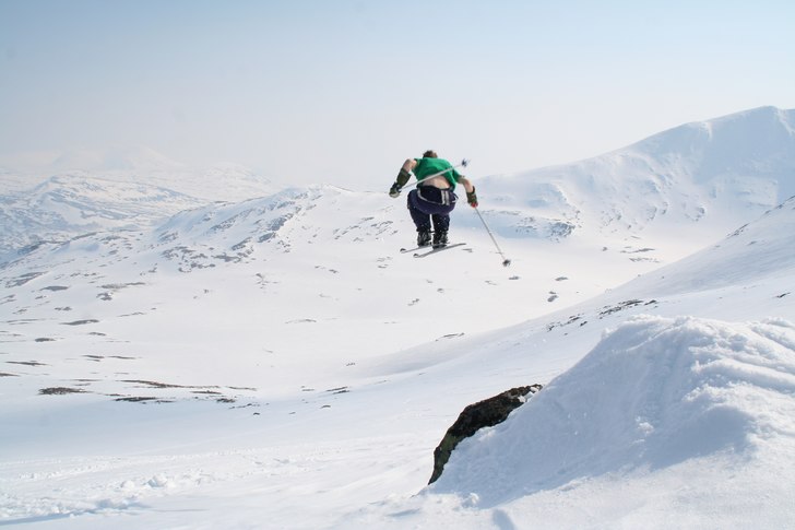 Joel, jag mfl toppturar på sönnertväråklump en. Foto: Peter Karlbom. Åkare: Joel Nyström.