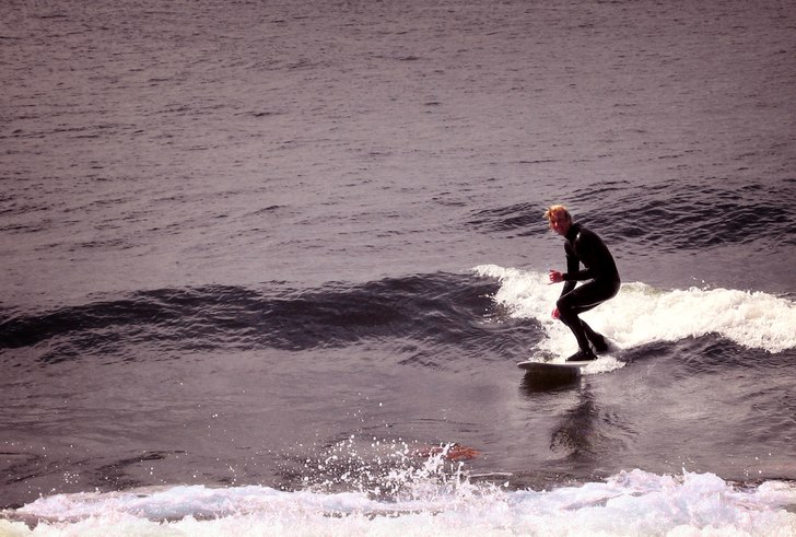 slacker på en bräda..clean dag.. Foto: Tomas Högman. Åkare: Olle "ove" engberg.