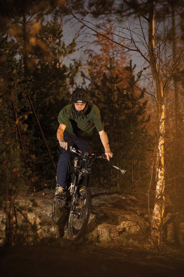 Sista downhillbilden för iår, snart kommer snön. Foto: Mats Kahlström. Åkare: Danne.