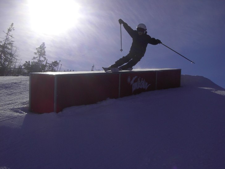 Min bror på en box i det soliga Sälen. Foto: Henrik Thunlöv. Åkare: Markus Thunlöv.