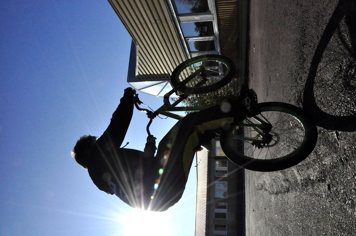johan nöter mer cykling. Foto: Joakim Llull (jag). Åkare: Johan Rickling.