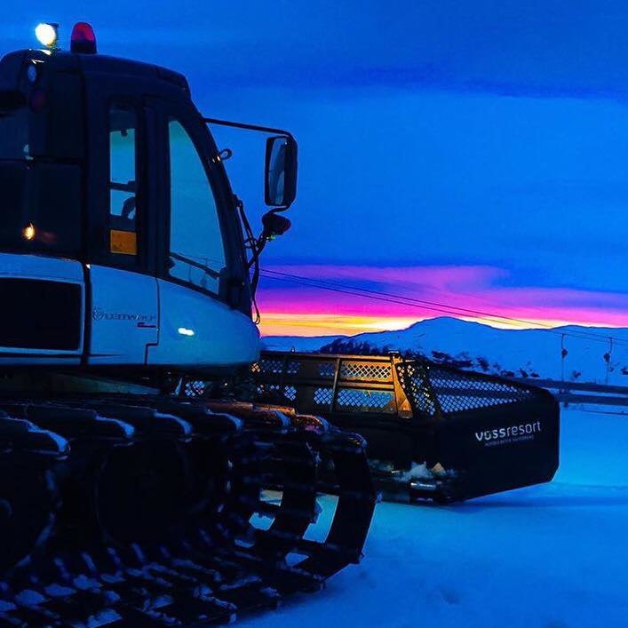 Solskinsmandag
Mandag morgon er det lettskya, vind.