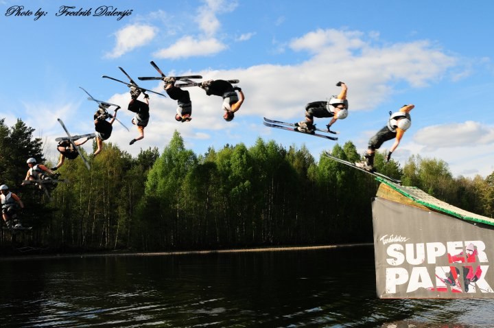 Första vattenhopps sessionen för i år.
Hoppade. Foto: Plutten. Åkare: Jeppenator.