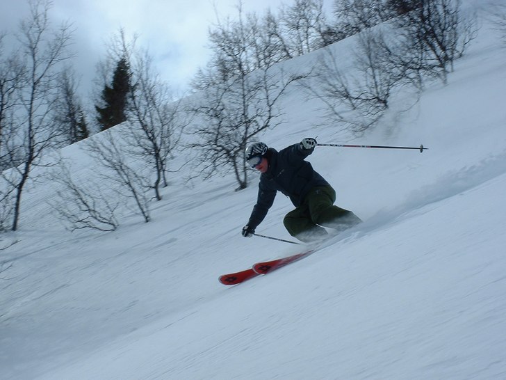 Det är viktigt att visa vilket skidmärke man åk. Foto: Emma Johansson, tror jag.. Åkare: Rickard Ljunggren.