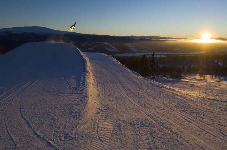 Fint ljus för lite gubbjibb i parken!. Foto: Jesper Molin. Åkare: Henrik Utter.