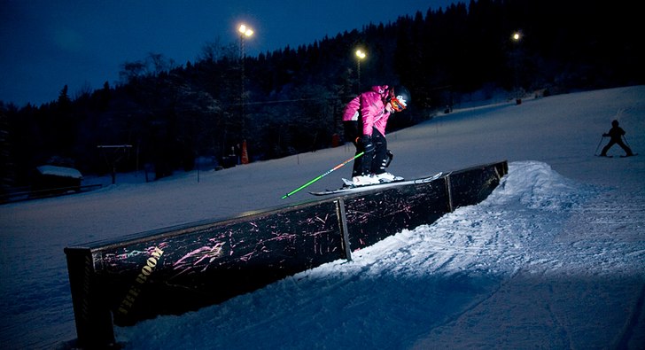 Testar med "off camera" blixt. Missade s. Foto: Jörgen Nilsson. Åkare: Eric Norrlander.