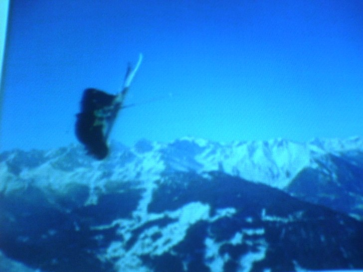 det är jag som gör en fet bakåt volt i verbier. Foto: fredri blom. Åkare: jag.