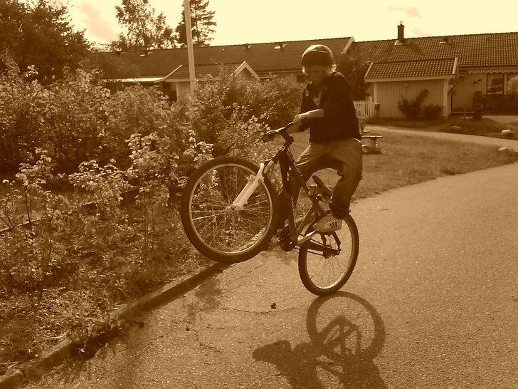 stegra bara lite:P. Foto: wille össtenson. Åkare: Marcus Nordin.