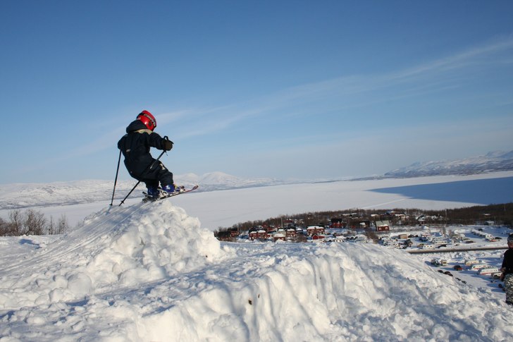 Det gäller att börja i tid.... Foto: Johan Åhlander. Åkare: "mini me".