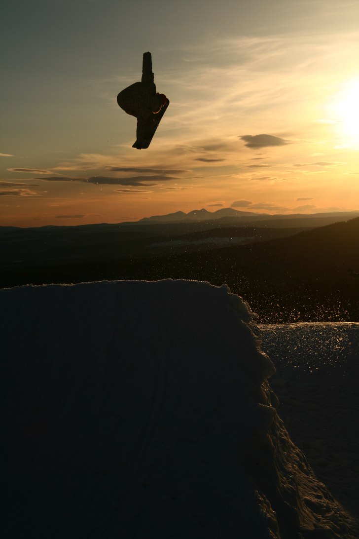 Bs 5 nose i solnedgången. Foto: Petter Mild. Åkare: Max Månsson.