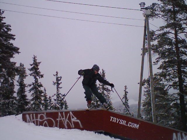 Brorsan på railen.. Foto: Joel Wastesson. Åkare: Oskar Wastesson.