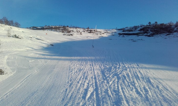 Nok en solfylt dag litt vind på toppen. VELKOMMEN.