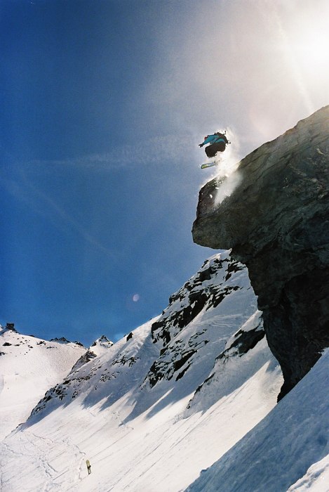 Droppar en av mina första klippor.. . Foto: Johan Engman. Åkare: Jag ( Camilla Adolfsson ).