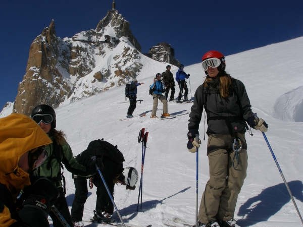 solig dag på aguille de midi, Chamonix. Foto: Mats Öhman. Åkare: Elin Lood.