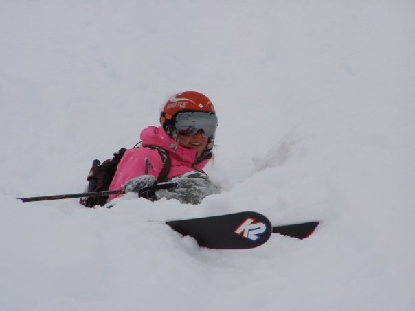 Mycket snö var det .. maria tog en djupdykning. Foto: Frida Herndal. Åkare: Maria Appelgren.