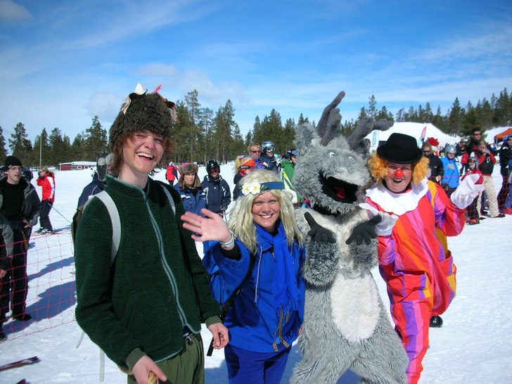 säsongsavslutning med skidskole uppvisning. Foto: gustaf segergren. Åkare: victor, maria, tess, therese.