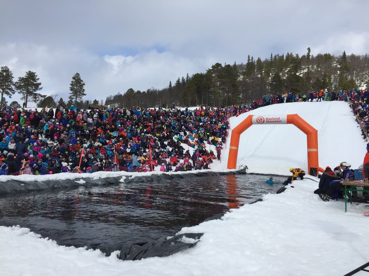 Mange kom over og mange fikk sitt første bad :)
I.