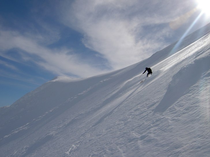 Fin snö med bra lutning på getryggens ofta isiga. Foto: Jag. Åkare: Fredrik Västergård.