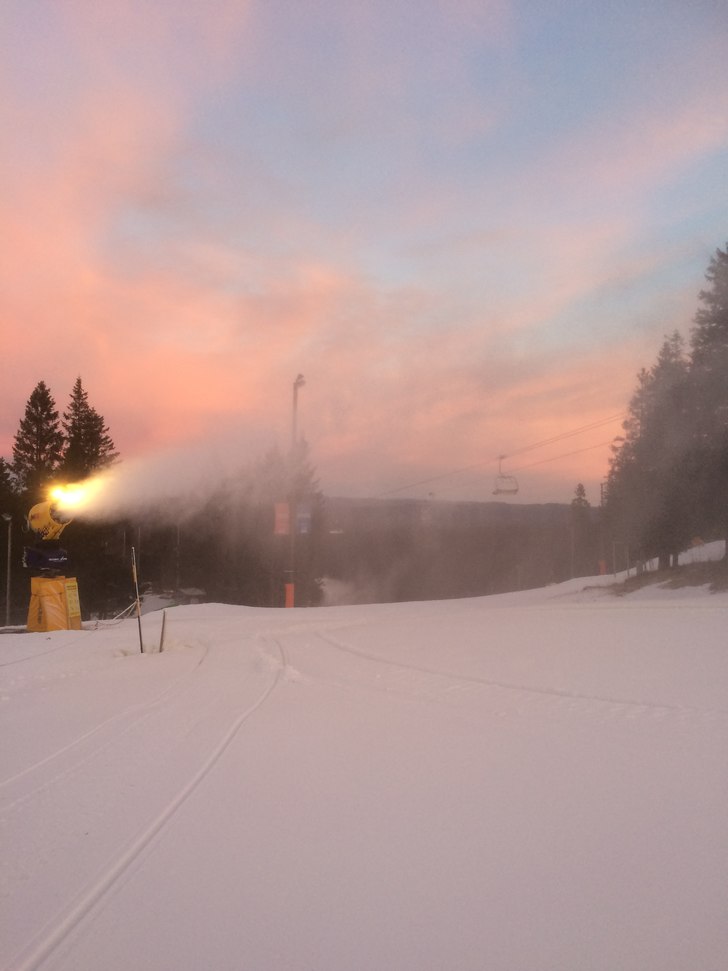 Vi produserer snø!
Føret kan være litt variabel.