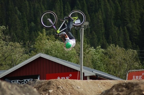 LinconLoop i hippen.. Foto: gustav arthursson. Åkare: Andreas "Frolle" Sjöbeck.