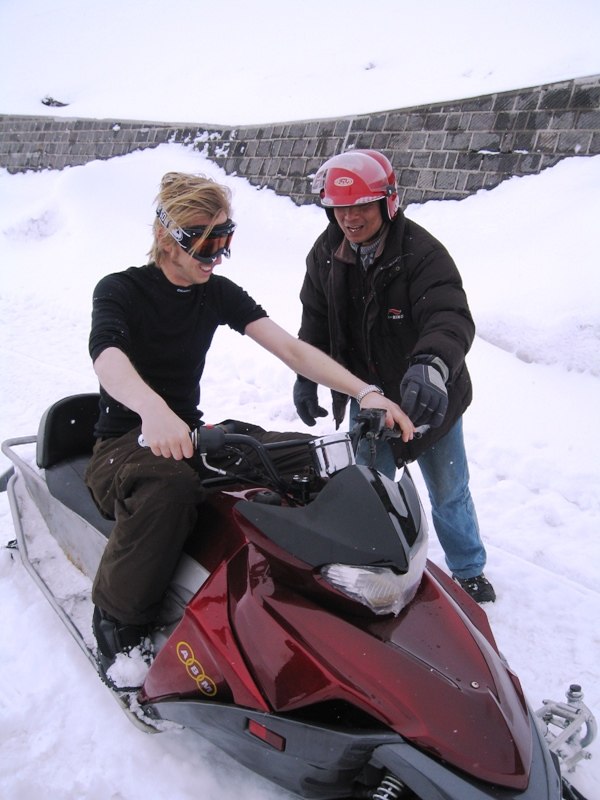 Foto: Jan Stala. Åkare: Test driving of a 10,000 RMB Chinese made snow-mobile.