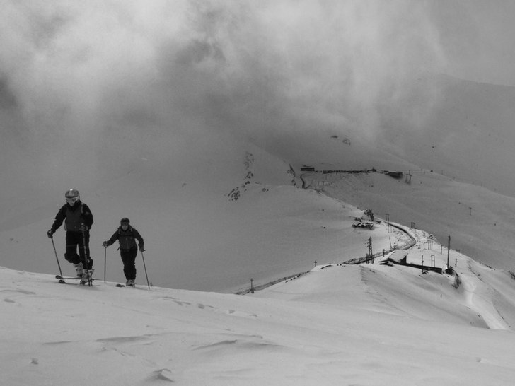 På tur i Iran!. Foto: Martin Magnusson. Åkare: Johan Mårtensson och Fredrik Westman.