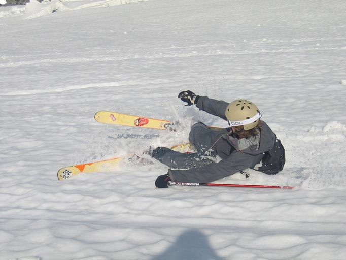 vem sa att man inte kan åka freeride på sommaren. Foto: Johan Sjögren. Åkare: Filip Wästberg.