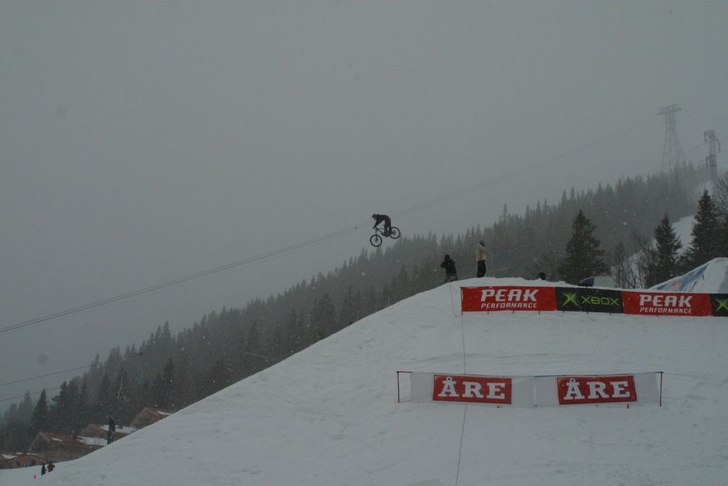 Satan vad han slog sig.... Foto: Martin Granérus. Åkare: Okänd.