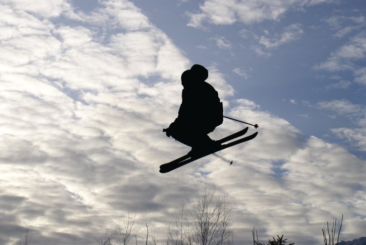 Silhuettebild på mig i luften. Step-up i Ofärne . Foto: Alex Sverin. Åkare: Ivar Holmsten.